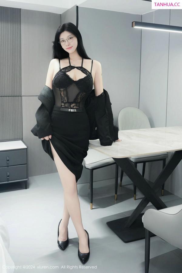   [XiuRen]高清写真图 2024.12.23 No.9639 雅茹老师 黑丝美臀第3张图片